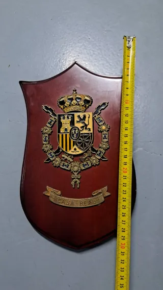 Metopa madera escudo militar