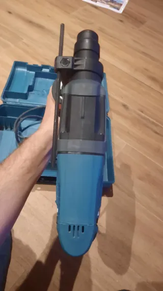 Martillo Rotativo Makita HR2230 con maletín