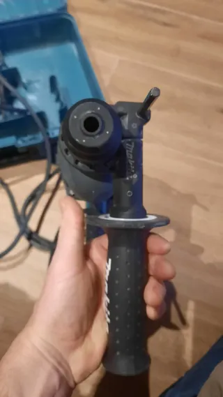 Martillo Rotativo Makita HR2230 con maletín