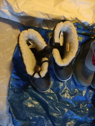 Botas nieve 24/30/31/35 y manoplas