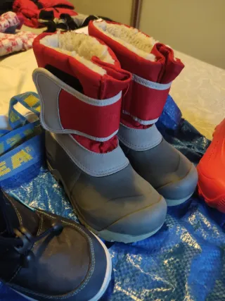 Botas nieve 24/30/31/35 y manoplas