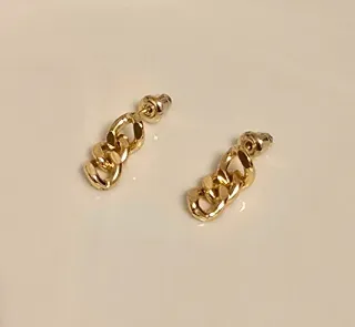Pendientes dorados eslabones