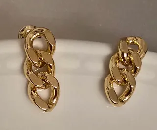 Pendientes dorados eslabones