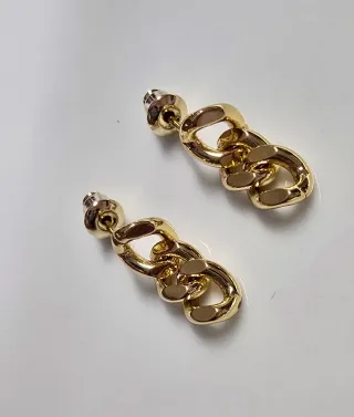 Pendientes dorados eslabones