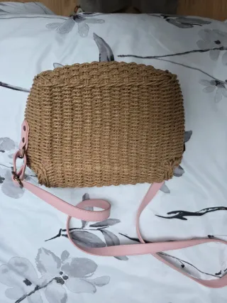 Bolso de hombro tejido marrón y rosa