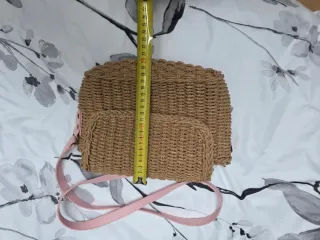 Bolso de hombro tejido marrón y rosa