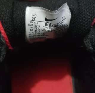 Zapatillas Nike Negras y Rojas