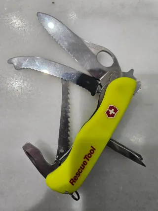 Navaja Victorinox Rescue Tool Amarilla