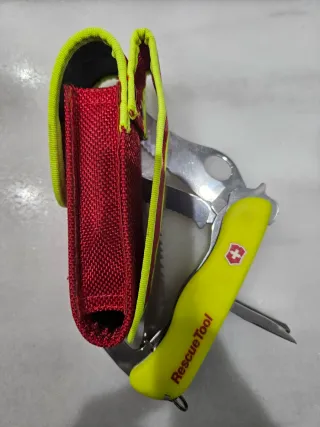 Navaja Victorinox Rescue Tool Amarilla