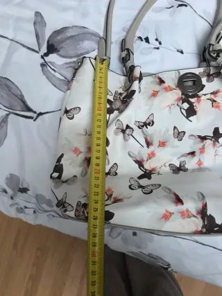 Bolso de hombro estampado mariposas