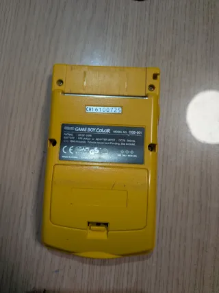 Game Boy Color amarilla + Pokémon Azul + Adaptador