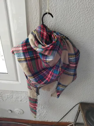 Bufanda Cuadros Beige y Rojo