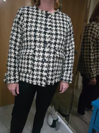 Chaqueta tweed beige y negra