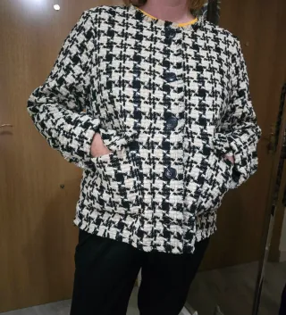 Chaqueta tweed beige y negra