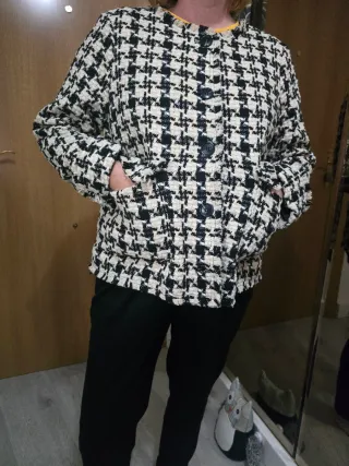 Chaqueta tweed beige y negra