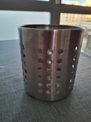 Porta cubiertos metal con agujeros