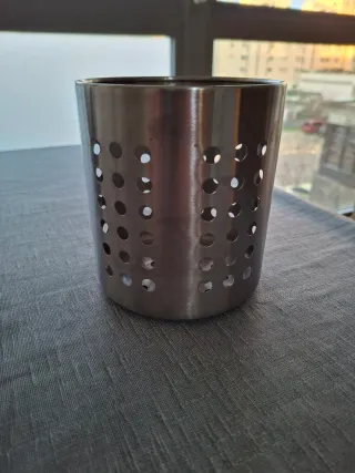 Porta cubiertos metal con agujeros