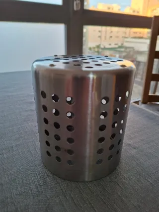 Porta cubiertos metal con agujeros