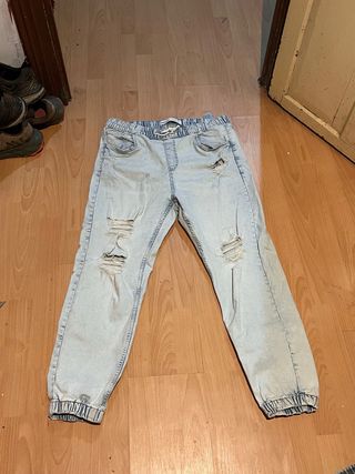 Pantalones vaqueros desgastados