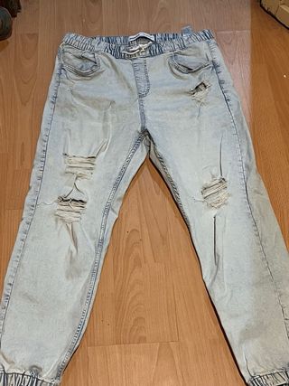 Pantalones vaqueros desgastados