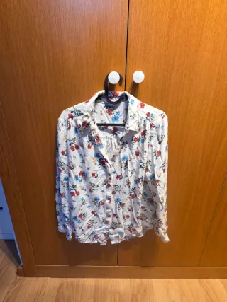 Camisa de mujer con estampado floral