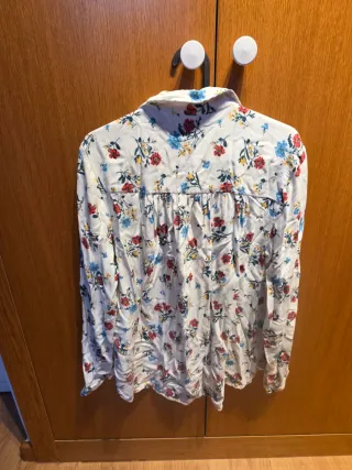 Camisa de mujer con estampado floral