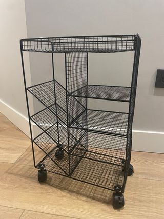Scaffalatura in ferro con ruote