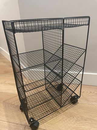 Scaffalatura in ferro con ruote