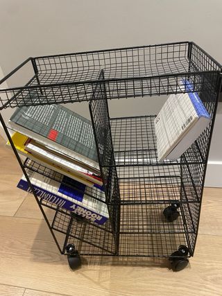 Scaffalatura in ferro con ruote