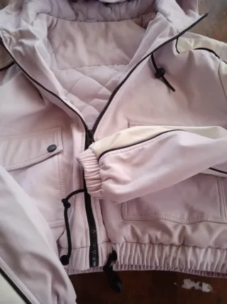 Chaqueta mujer capucha polipiel suave