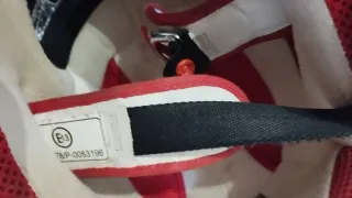 Casco de moto con gafas