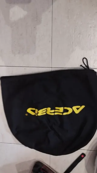 Casco de moto con gafas