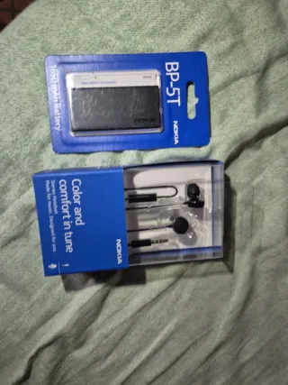 2 Pezzi Nokia BP-5T Batteria + Auricolari