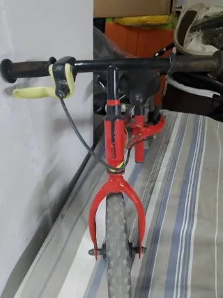 Bici de aprendizaje B'TWIN roja