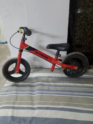 Bici de aprendizaje B'TWIN roja