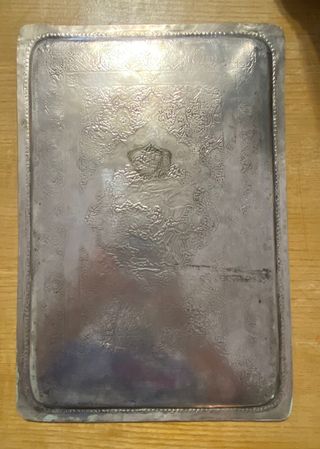 Vassoio persiano in metallo inciso