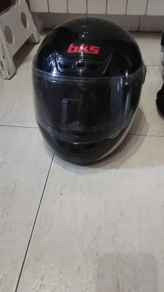 Casco de moto negro BKS