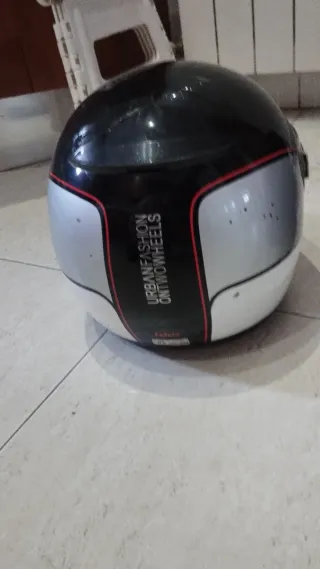 Casco de moto negro BKS