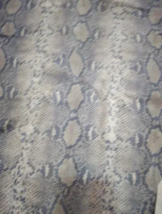 Pelle scamosciata effetto pitone