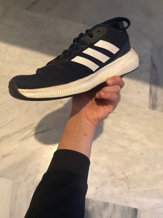 Zapatillas Adidas Negras y Blancas