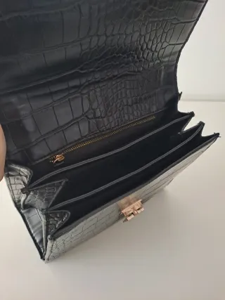 Bolso Zara negro efecto piel cocodrilo