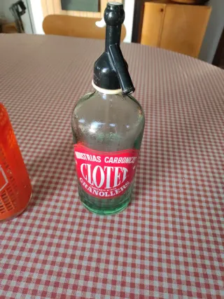 2 Sifones antiguos: Chaparrita y Clotet