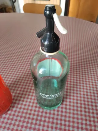 2 Sifones antiguos: Chaparrita y Clotet