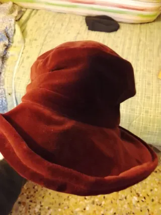 Cappello donna velluto rosso