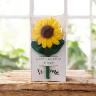 Flor de limpiapipas hecha a mano para regalar