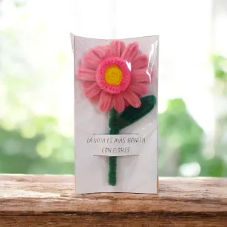 Flor de limpiapipas hecha a mano para regalar
