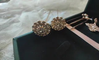 Aderezo niña en oro rosa a estrenar