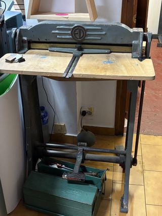 Perforadora manual ED de imprenta – hierro fundido