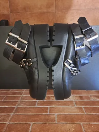 Botines Krack negros con cadena