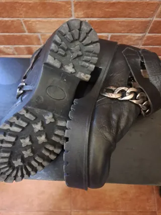 Botines Krack negros con cadena